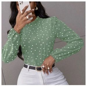 Heart Confetti Print Light green Bishop
Sleeve Frilled Neck Blouse New Sz M